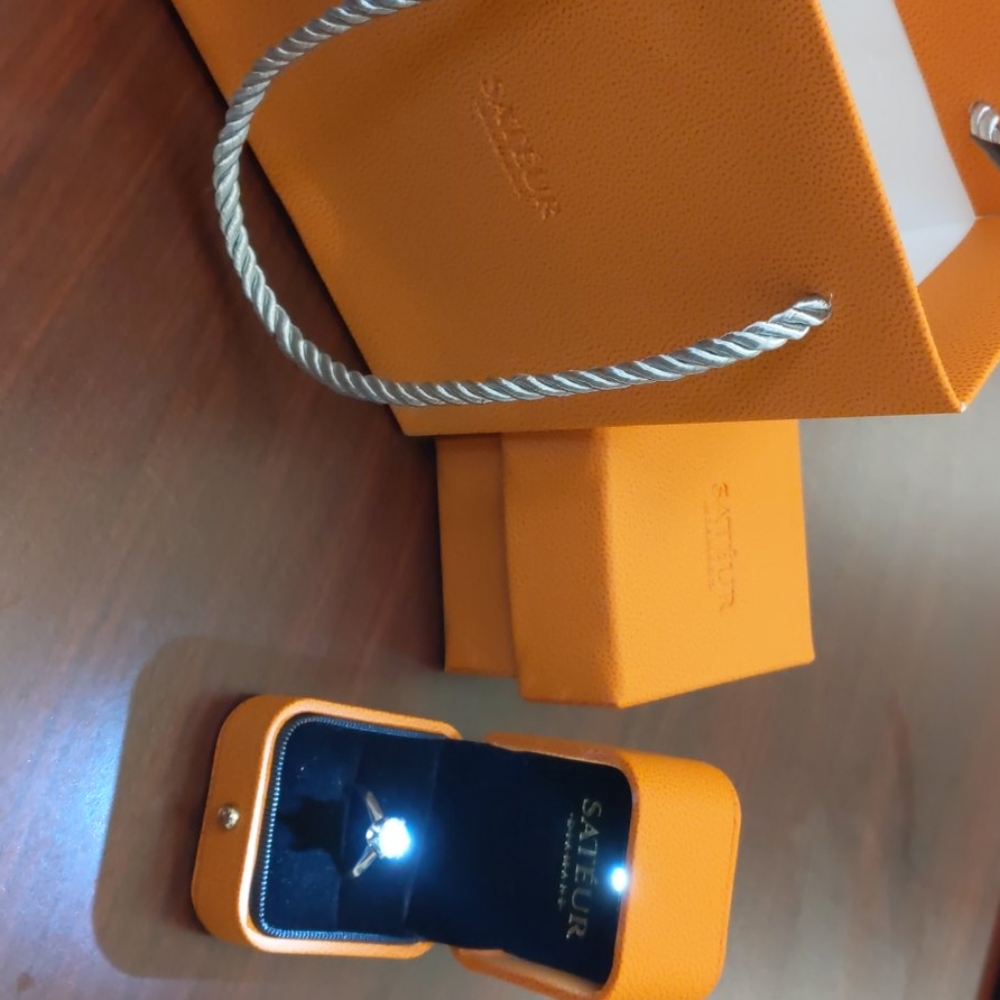 Diamond engagement ring